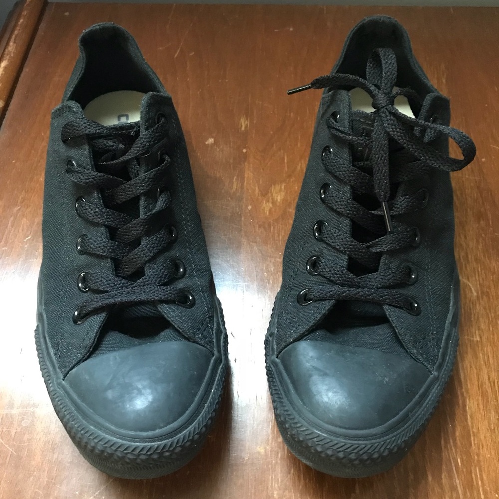 Black Converse - worn handful of times - women 9